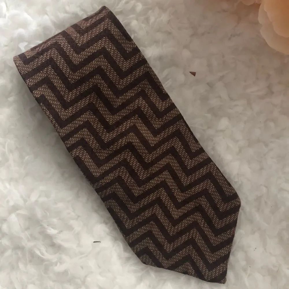 Bugatti Italian silk Brown pattern tie chevron